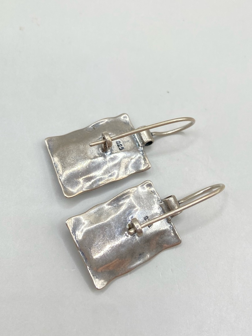 Vintage Silpada Sterling Silver Flower Garnet Swirl Hammered Earrings W0947 - Picture 5 of 5